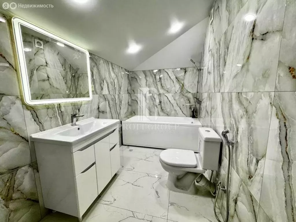 2-комнатная квартира: Махачкала, улица Ирчи Казака, 80 (100 м) - Фото 1