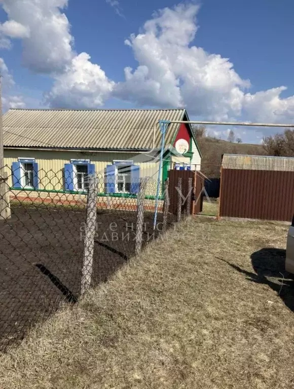 Дом в Саратовская область, с. Сосновка ул. Мирная, 44 (60 м) - Фото 1