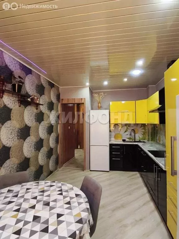 3-комнатная квартира: Барнаул, улица Гущина, 150/24 (67.8 м) - Фото 1