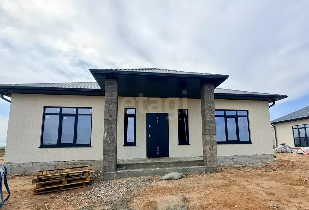 Дом в Наримановский район, село Солянка (123.1 м) - Фото 1