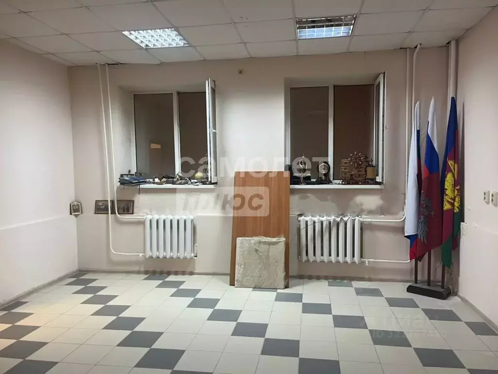 Офис в Краснодарский край, Крымск ул. Карла Либкнехта (50 м) - Фото 2