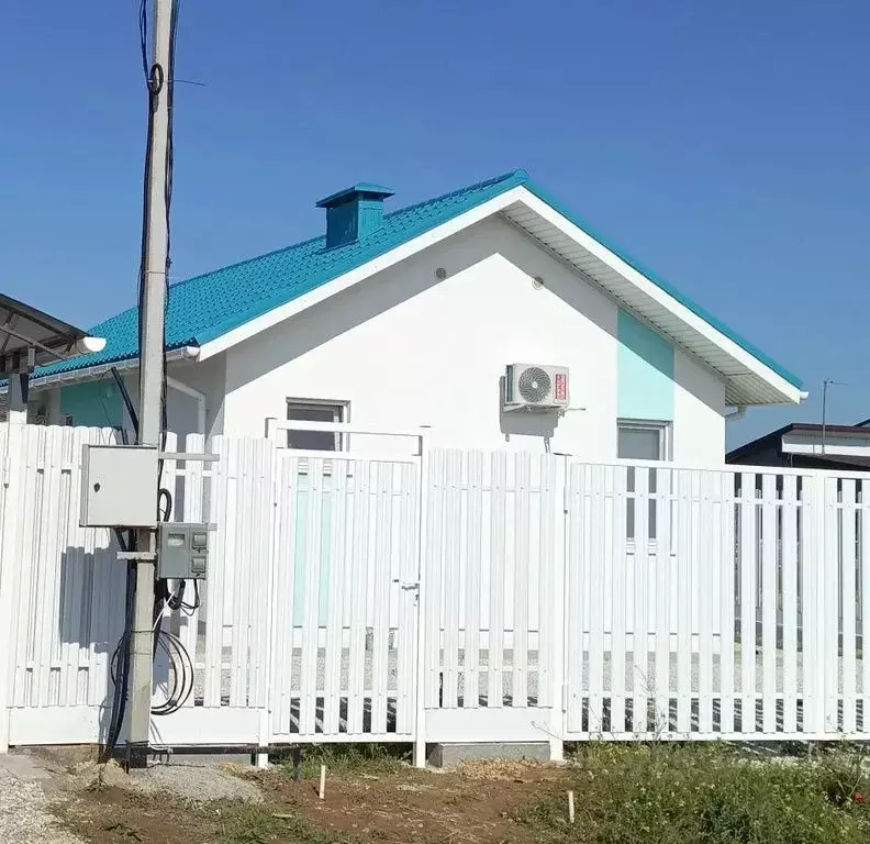 Дом в Крым, Сакский район, с. Уютное ул. Молодежная, 60 (60 м) - Фото 1