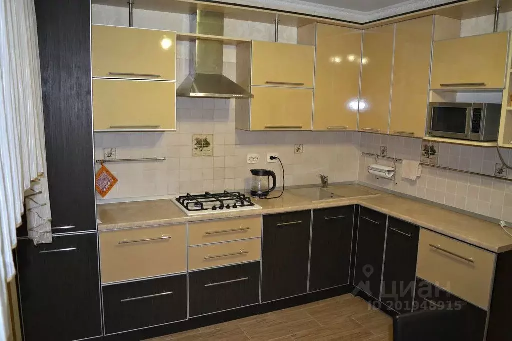 2-к кв. Астраханская область, Астрахань ул. Полякова, 18 (78.0 м) - Фото 2