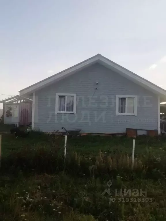 Дом в Новгородская область, Новгородский район, Ракомское с/пос, д. ... - Фото 1