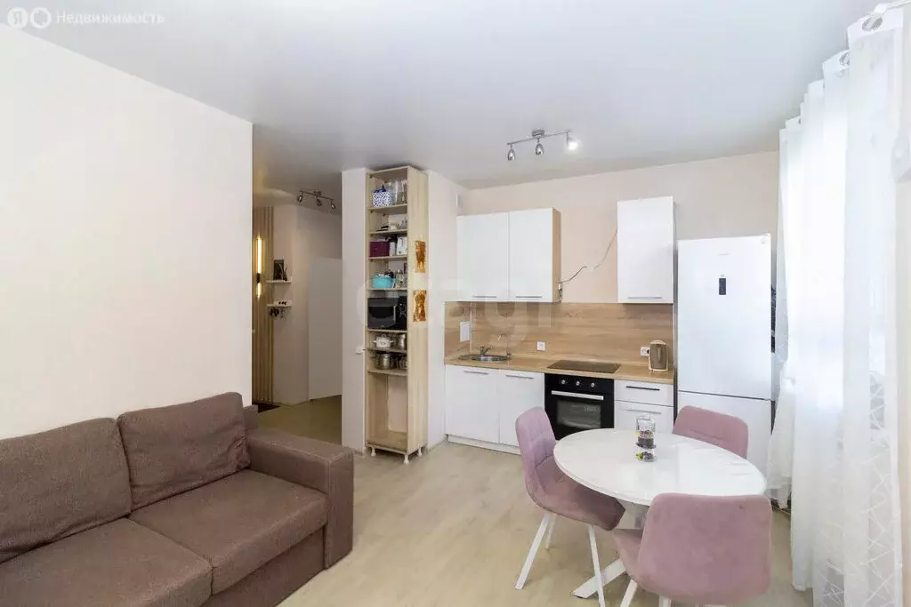 2-комнатная квартира: Тюмень, улица Владимира Бахарева, 1к1 (90.5 м) - Фото 2