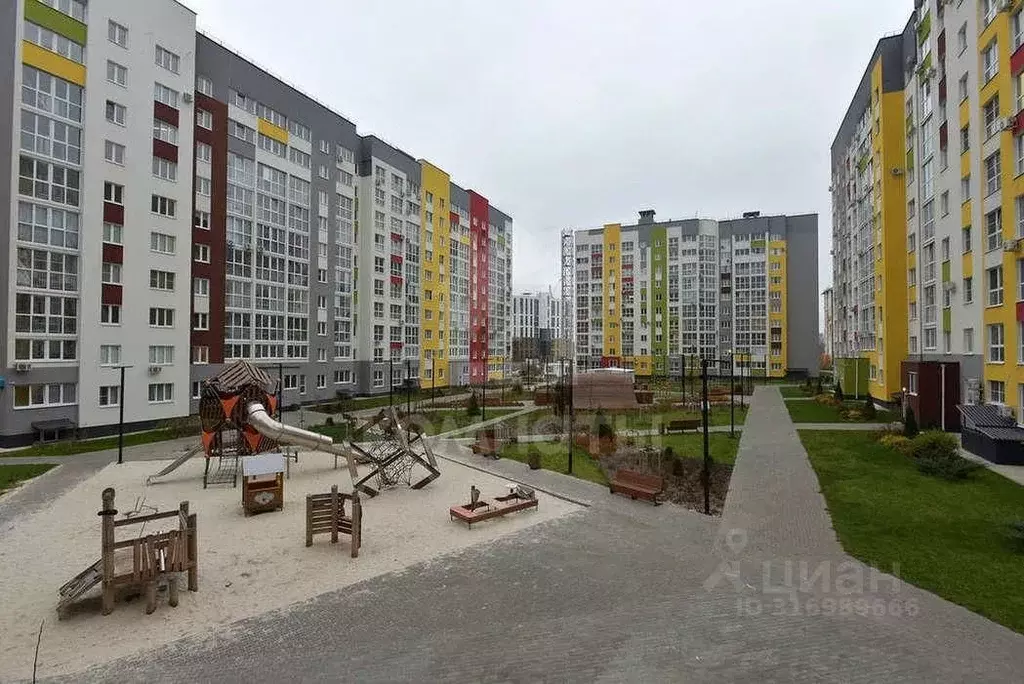 3-к кв. Воронежская область, с. Новая Усмань бул. Художников, 2Б (82.0 ... - Фото 0