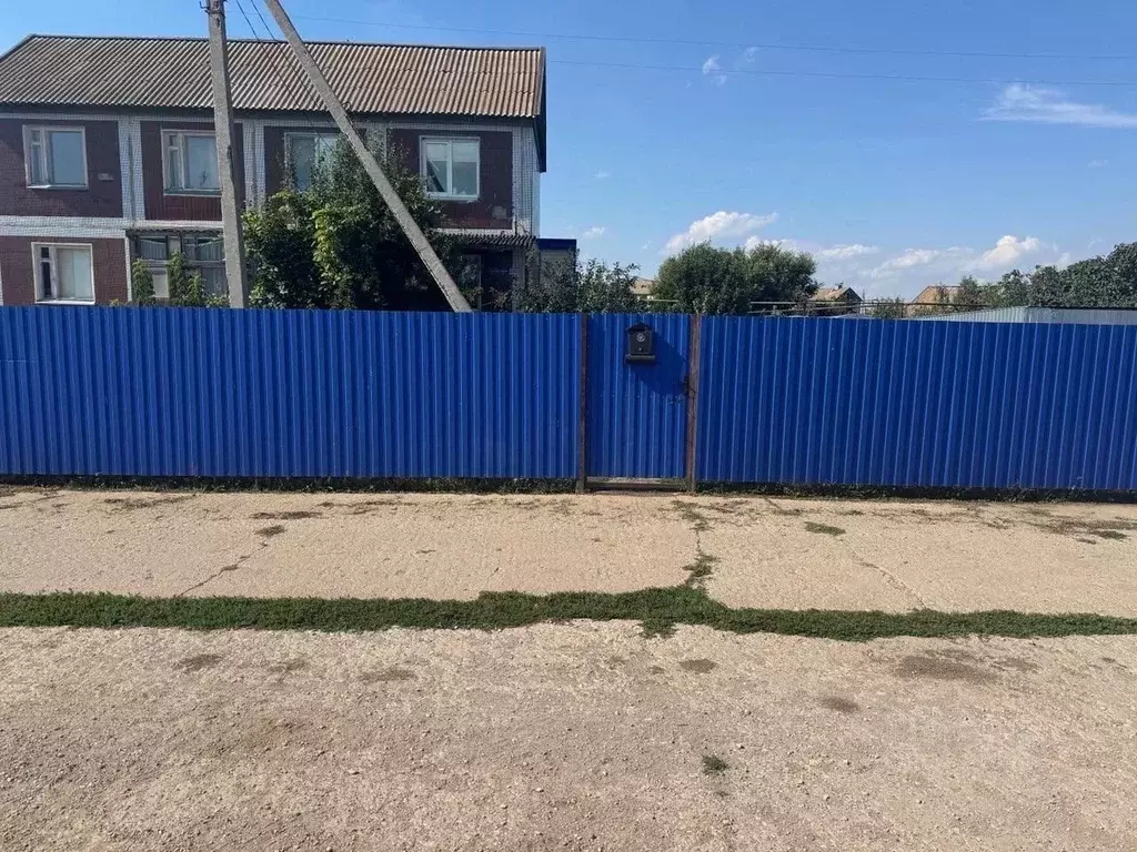 Дом в Саратовская область, Балаковский район, с. Кормежка ул. Чапаева, ... - Фото 1