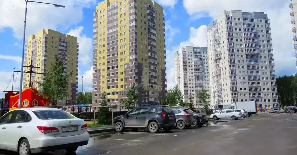 3-комнатная квартира: Тюмень, улица Мельникайте, 2к10 (79.3 м) - Фото 1