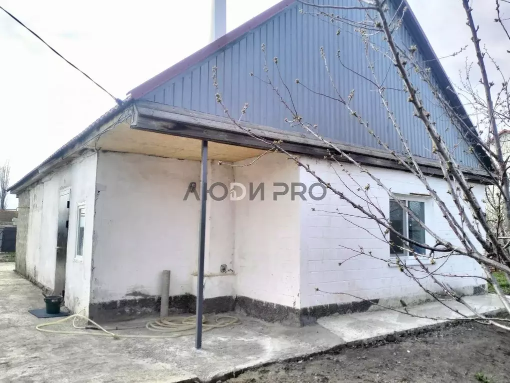 Дом в Саратовская область, Энгельсский район, Новопушкинское ... - Фото 1