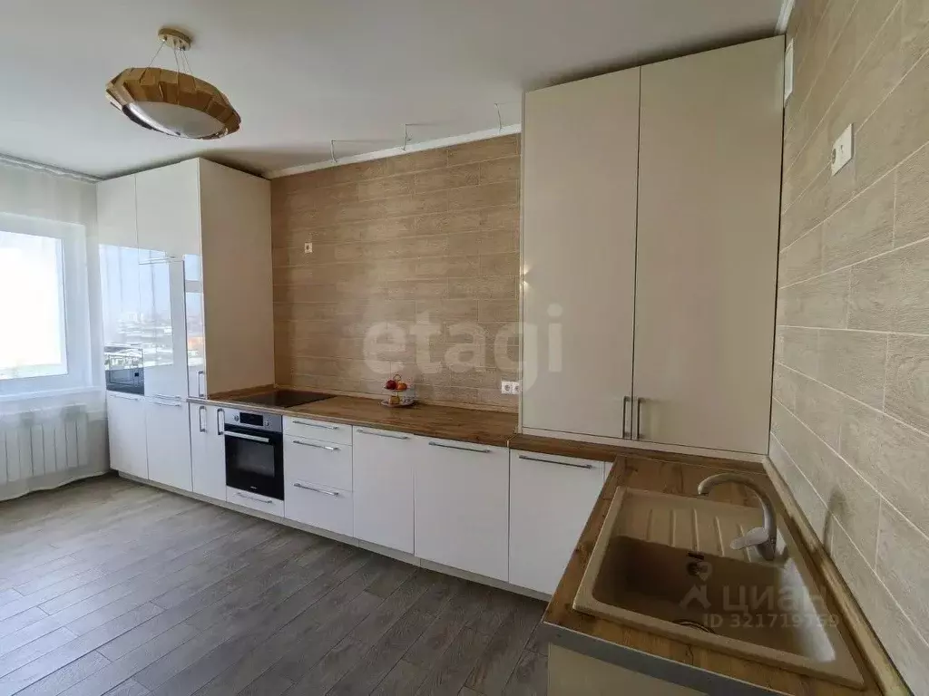 2-к кв. Саха (Якутия), Якутск ул. Дзержинского, 27/1 (64.9 м) - Фото 0