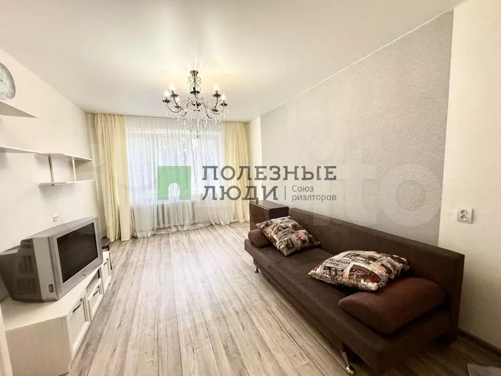 2-к. квартира, 50 м, 1/10 эт. - Фото 1