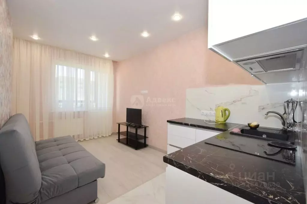 Студия Тюменская область, Тюмень ул. Парада Победы, 17 (31.6 м) - Фото 1