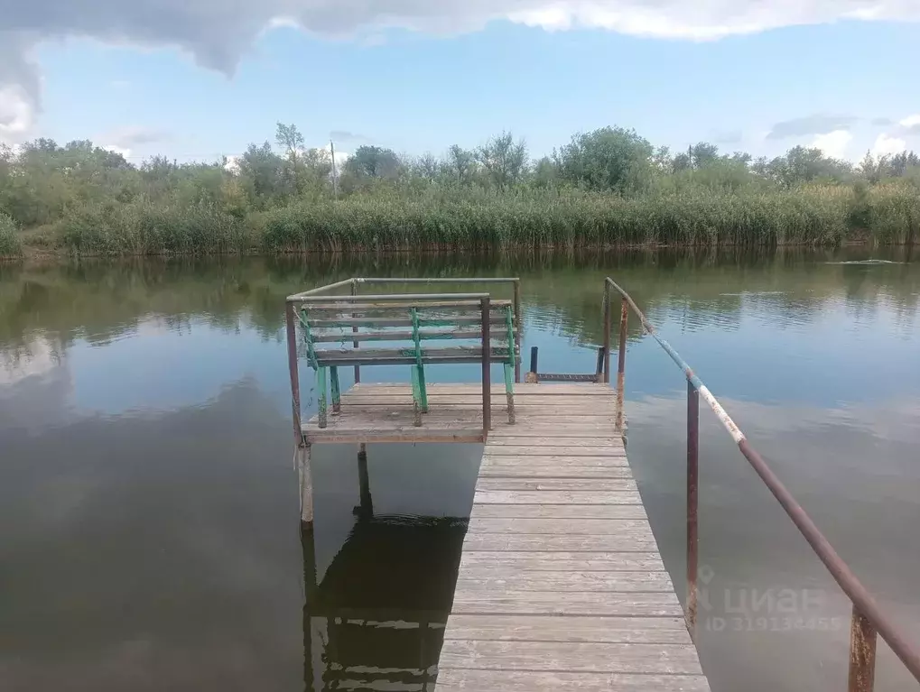 Дом в Саратовская область, Энгельсский район, Красноярское ... - Фото 1