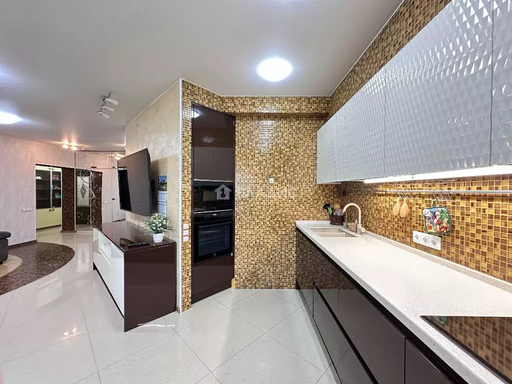 Продается 3-комнатная квартира - Фото 1