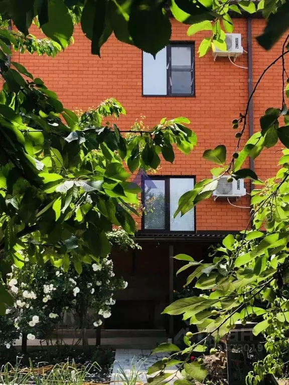 Дом в Ростовская область, Волгодонск Изумрудный проезд (210 м) - Фото 1