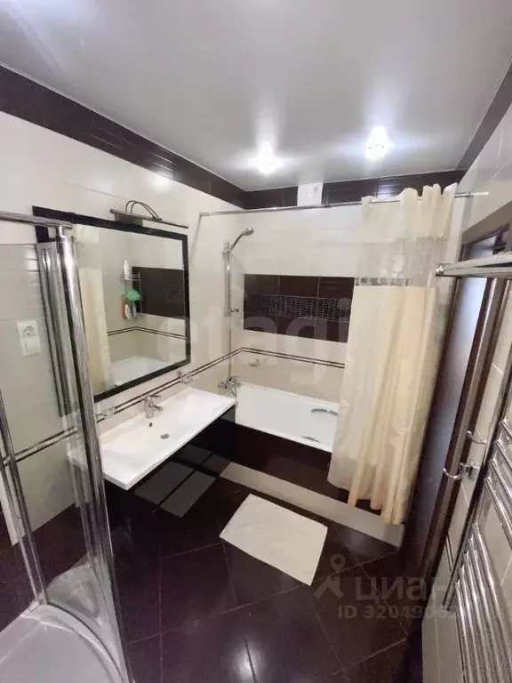 2-к кв. Удмуртия, Ижевск ул. 10 лет Октября, 17А (74.9 м) - Фото 1