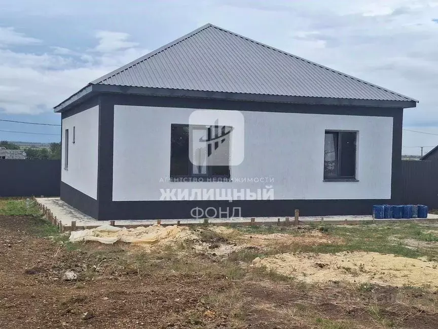 Дом в Саратовская область, Энгельсский район, Красноярское ... - Фото 1