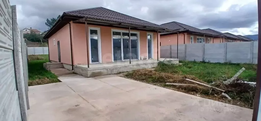 Дом в Крым, Симферопольский район, Добровское с/пос, с. Заречное ул. ... - Фото 2