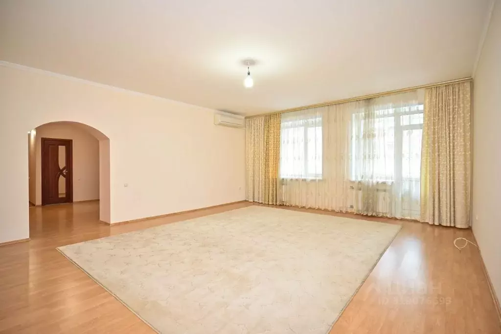 4-к кв. Красноярский край, Красноярск ул. Курчатова, 1а (174.4 м) - Фото 1