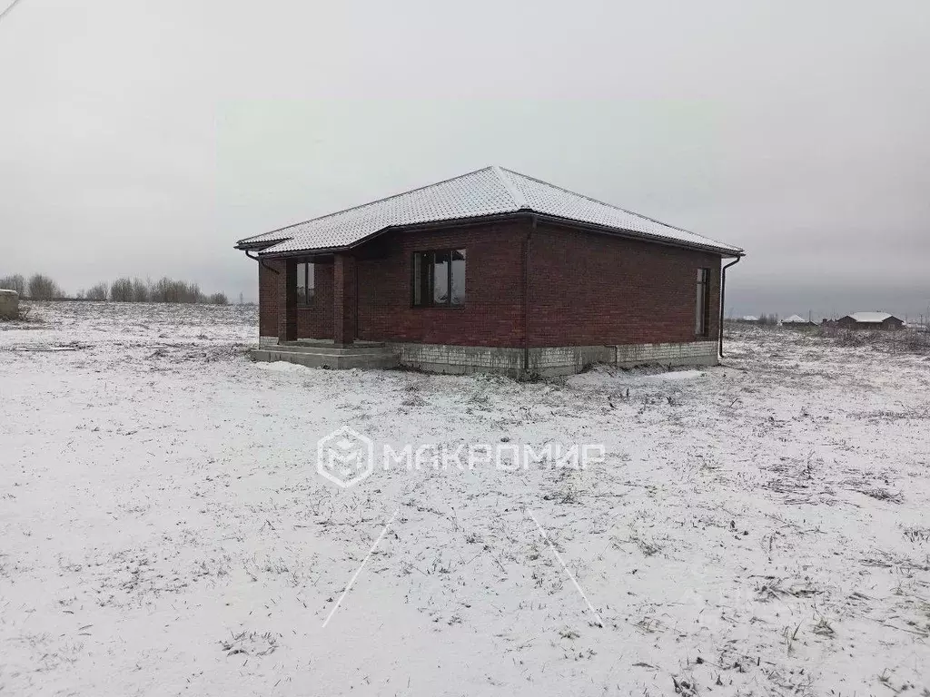 Дом в Брянская область, Брянский район, Отрадненское с/пос, с. ... - Фото 1