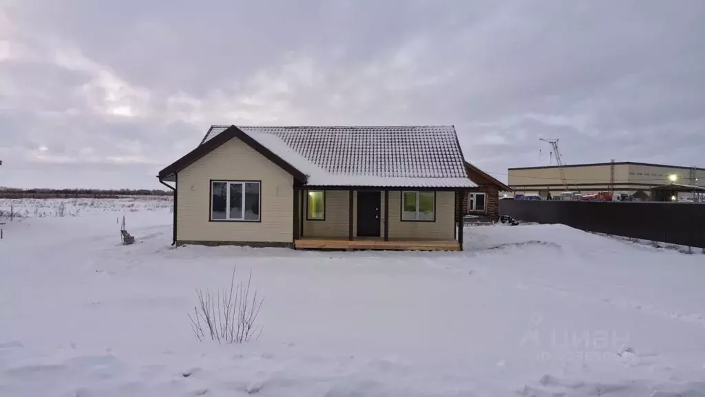 Дом в Омская область, Омский район, Магистральное с/пос, с. Ребровка ... - Фото 1