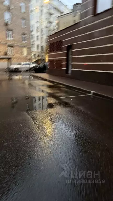 Гараж в Москва Малый Патриарший пер., 3 (12 м) - Фото 1