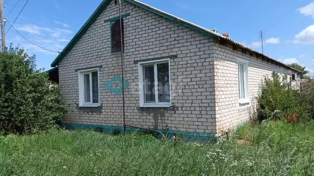 Дом в Саратовская область, Балашовский район, с. Малая Семеновка ... - Фото 1