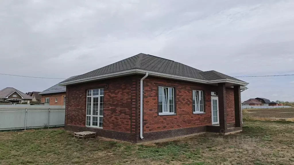 Дом в Ростовская область, Неклиновский район, с. Новобессергеневка ... - Фото 1
