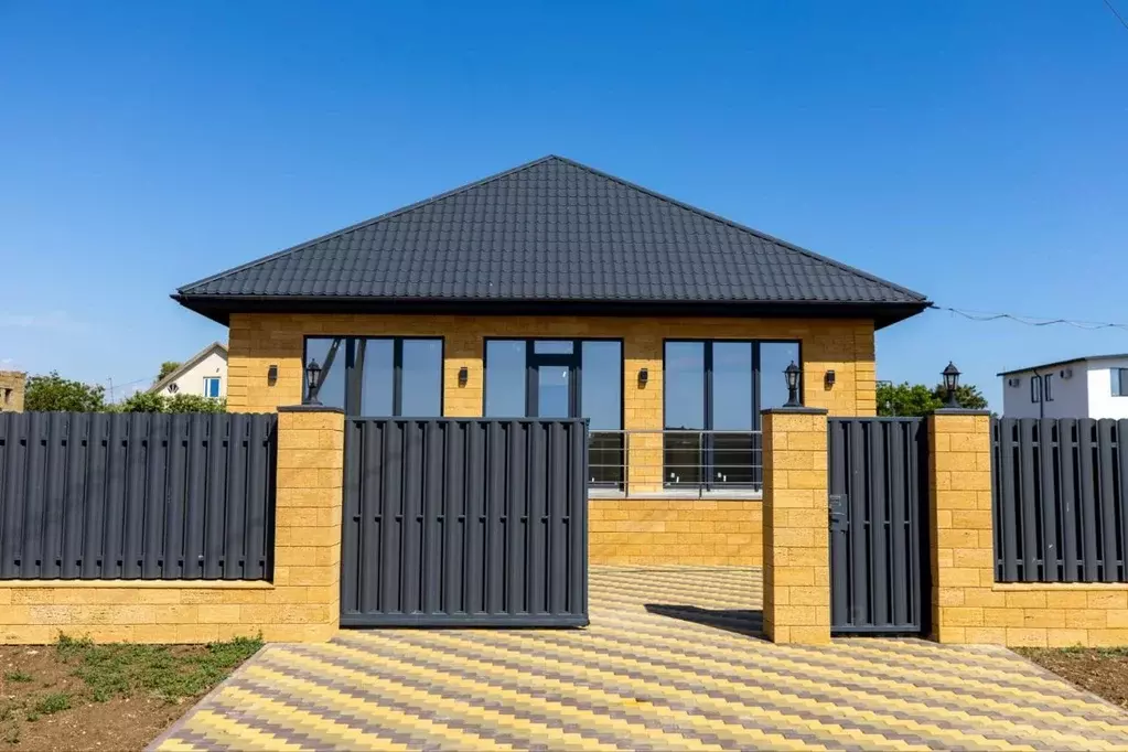 Дом в Крым, Сакский район, с. Фрунзе  (160 м) - Фото 0