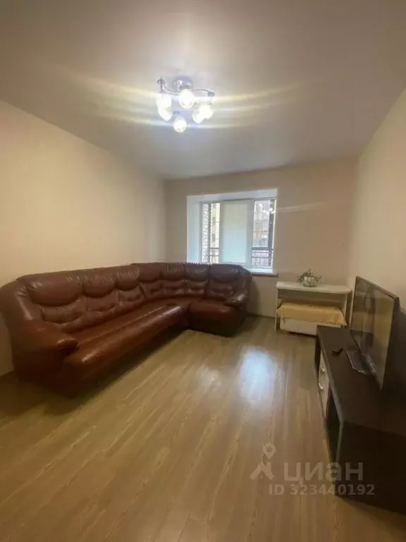 2-к кв. Татарстан, Казань ул. Рауиса Гареева, 100 (60.0 м) - Фото 1