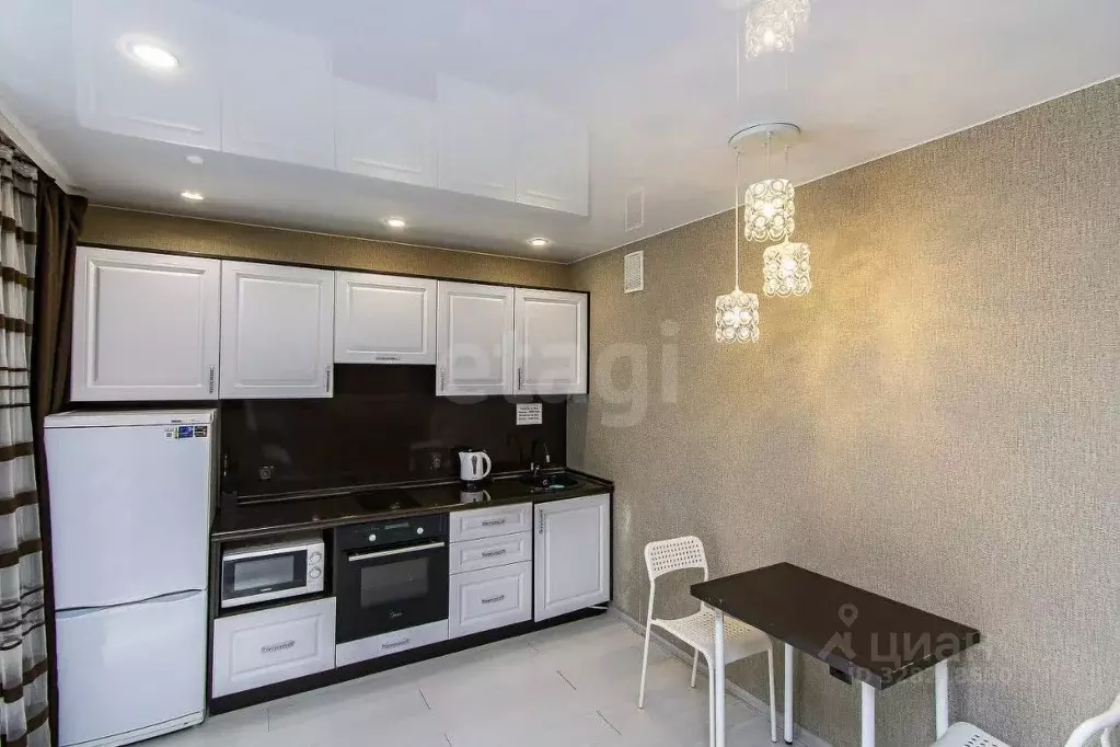 Студия Тюменская область, Тюмень ул. 50 лет Октября, 57Б (36.4 м) - Фото 1