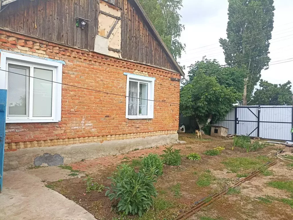 Дом в Саратовская область, Энгельсский район, с. Красный Яр ... - Фото 1
