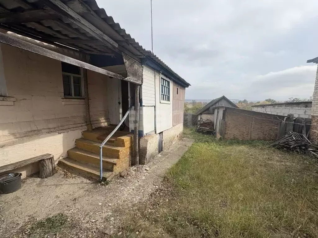 Дом в Белгородская область, Корочанский район, Алексеевское с/пос, с. ... - Фото 1