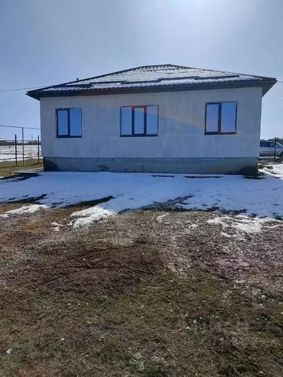 Дом в Крым, Симферопольский район, Добровское с/пос, с. Пионерское ул. ... - Фото 1