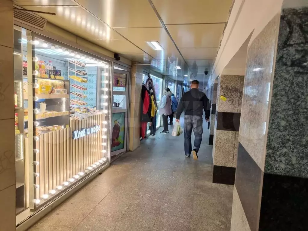 Сдам торговый павильон в переходе метро Курская - Фото 0