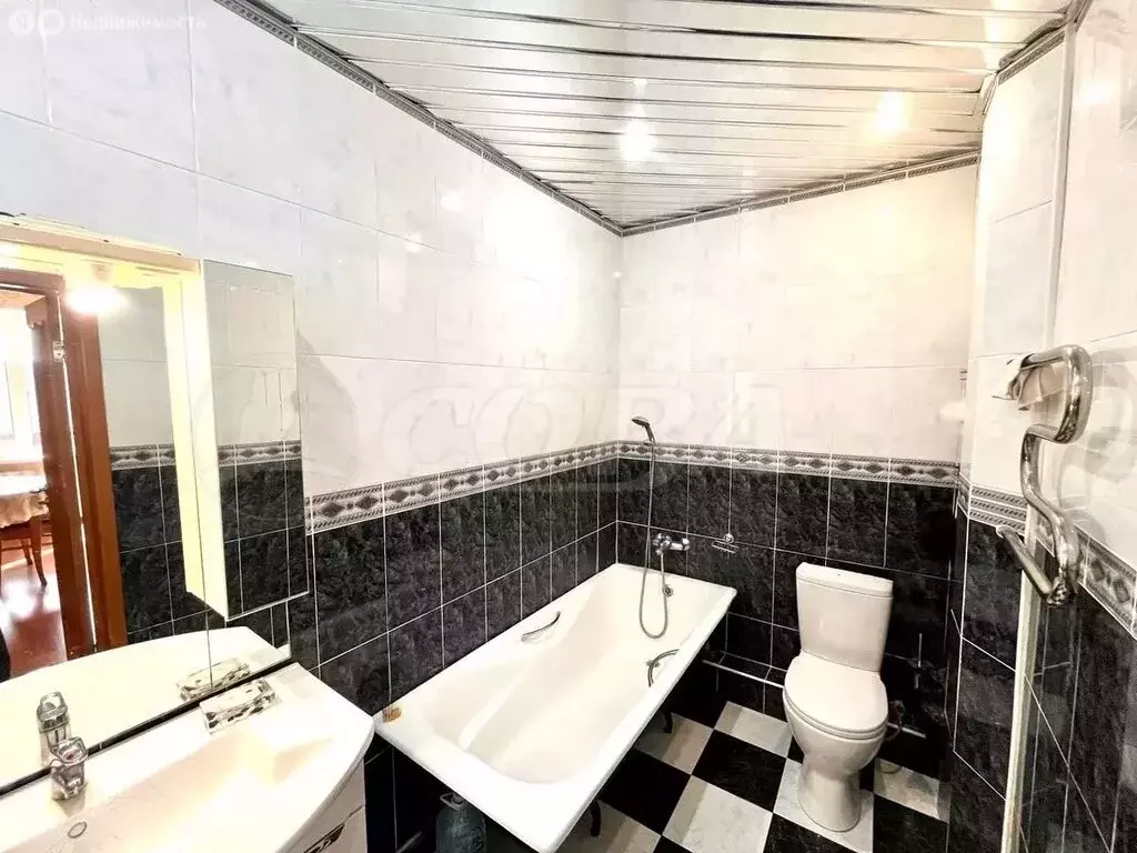 2-комнатная квартира: Тюмень, Вокзальная улица, 1/2 (67.3 м) - Фото 1