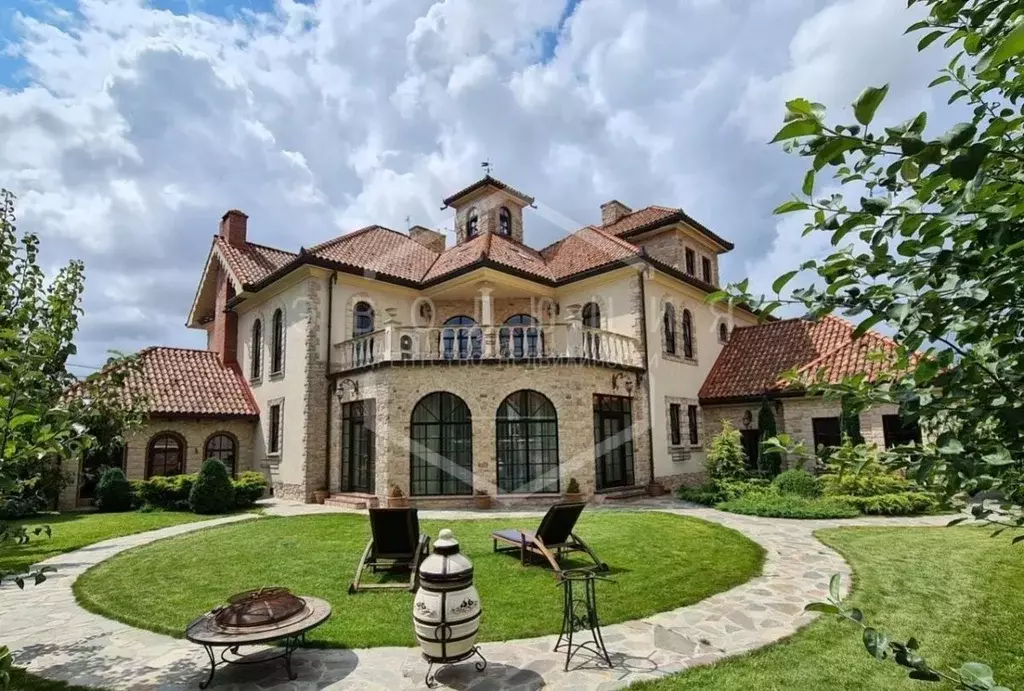 Дом в Калининградская область, Гурьевск ул. Павла Кожина, 1 (690 м) - Фото 1