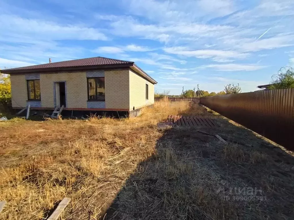 Дом в Волгоградская область, Среднеахтубинский район, Куйбышевское ... - Фото 1