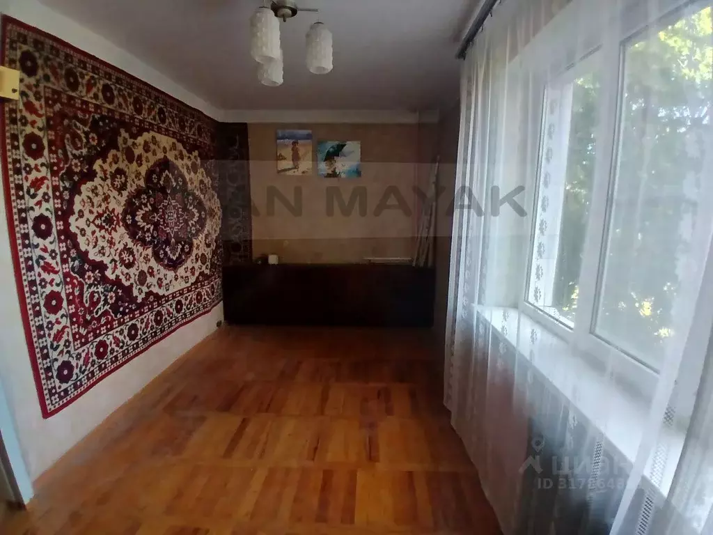 3-к кв. Адыгея, Майкоп ул. Димитрова, 11/4 (50.4 м) - Фото 0