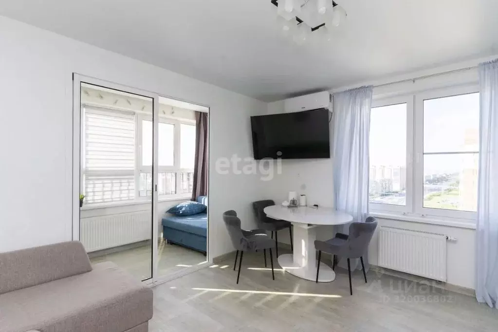 2-к кв. Тюменская область, Тюмень ул. Монтажников, 57 (56.1 м) - Фото 1