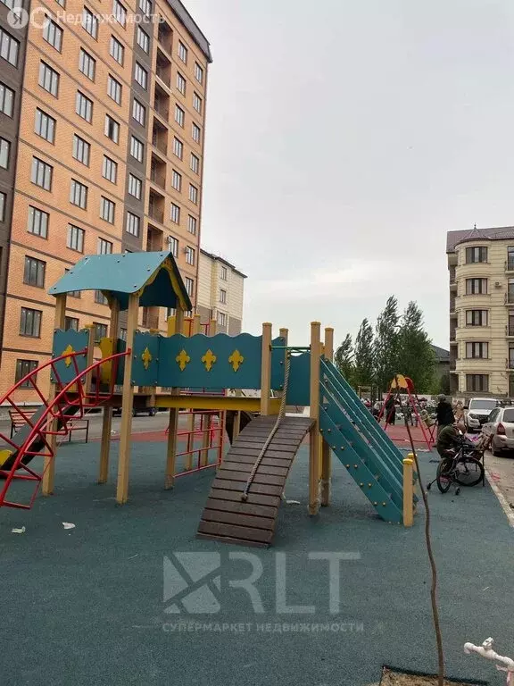 3-комнатная квартира: Махачкала, улица Лизы Чайкиной, 65 (98 м) - Фото 1