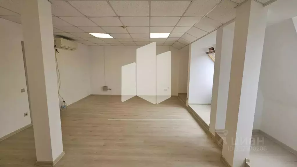 Офис в Краснодарский край, Новороссийск ул. Леднева, 6 (100 м) - Фото 1