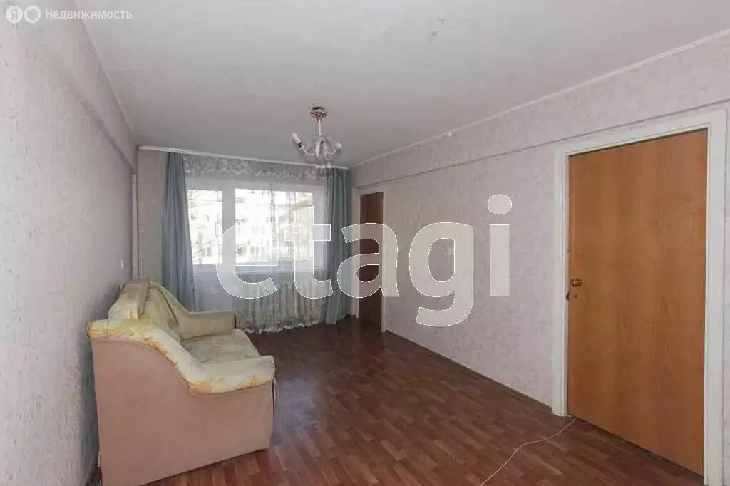 3-комнатная квартира: Омск, микрорайон Городок Нефтяников, улица ... - Фото 2