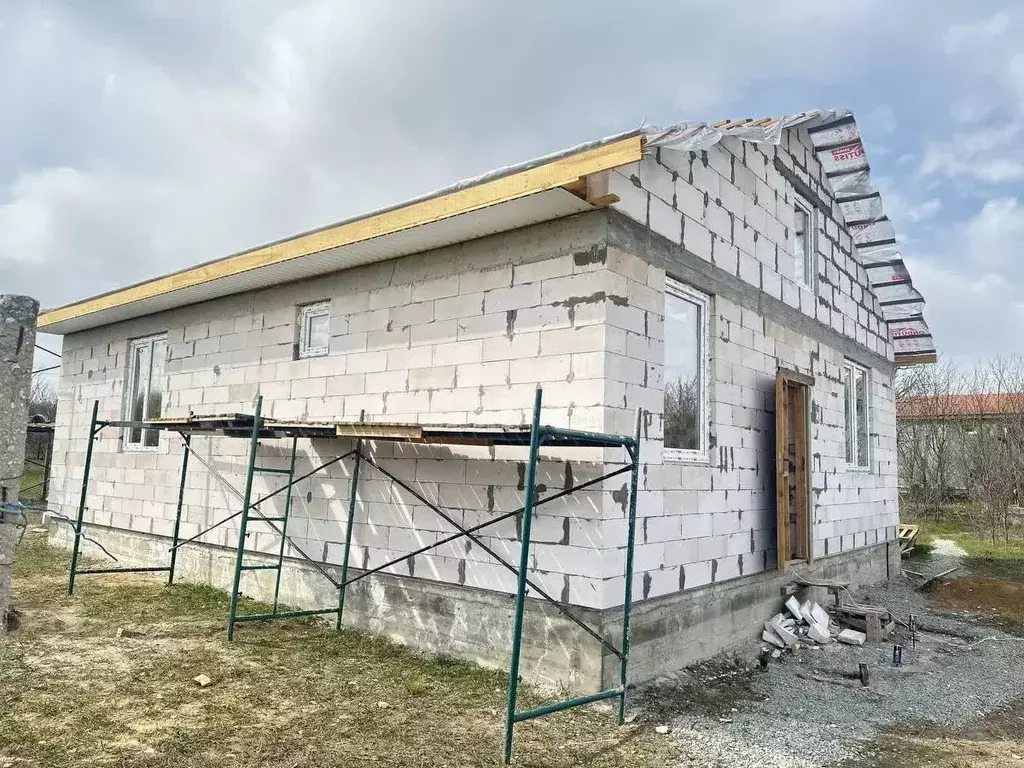 Дом в Крым, Симферопольский район, с. Урожайное ул. Гагарина (90 м) - Фото 0