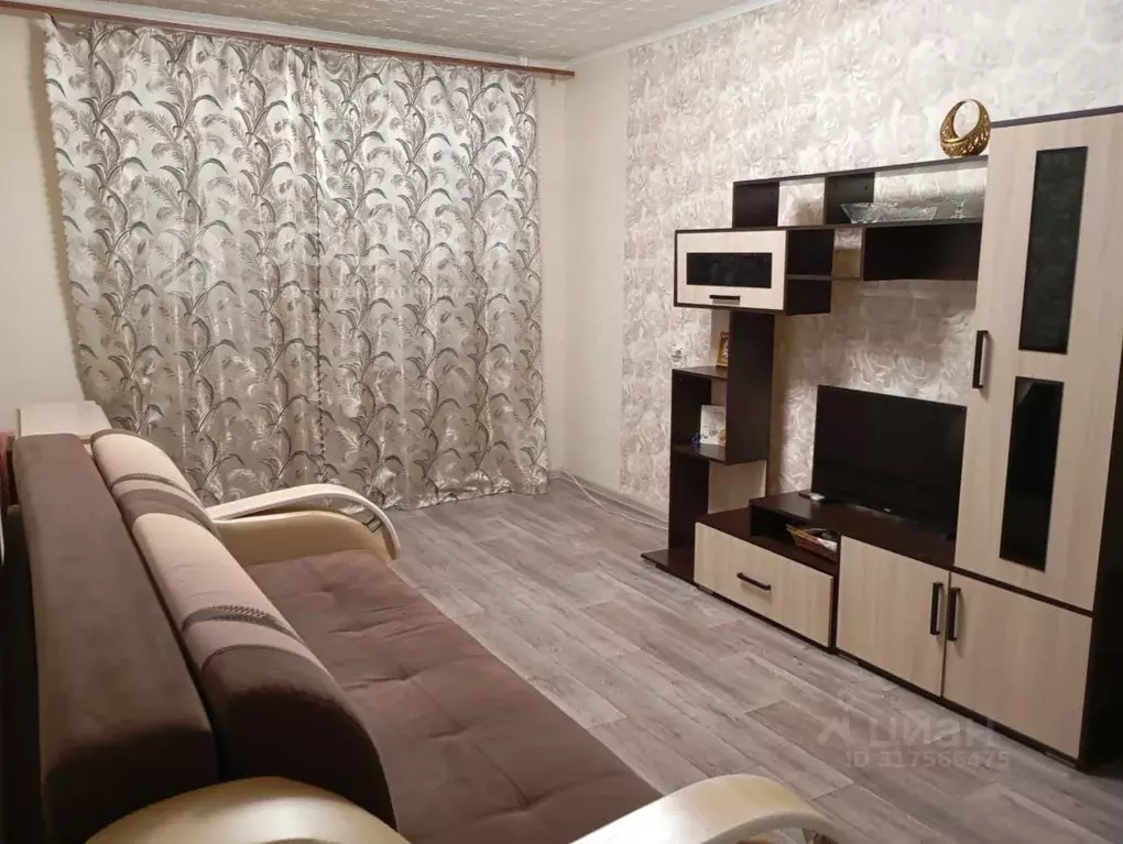 2-к кв. Чувашия, Шумерля Заводская ул., 6 (52.9 м) - Фото 0