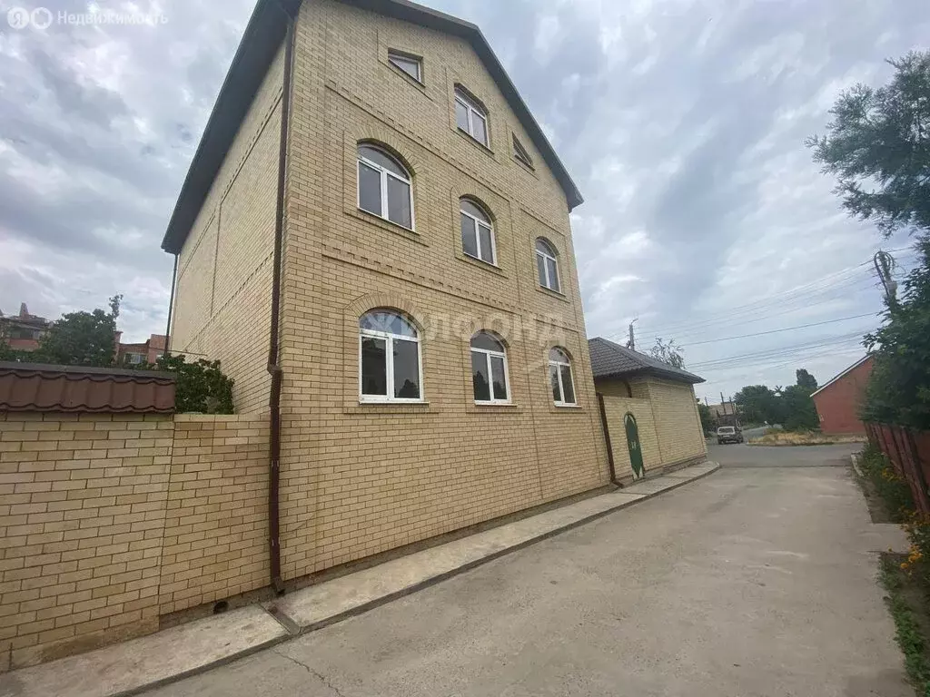 Дом в Астрахань, улица Маркина, 6А/32 (300 м) - Фото 1