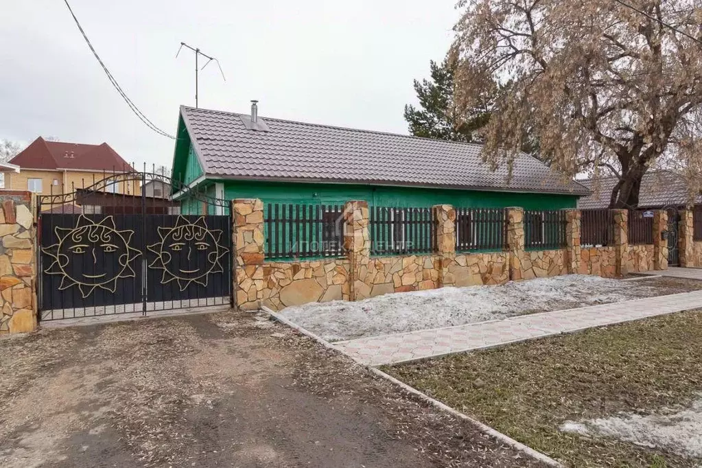Дом в Омская область, Омск ул. Сакена Сейфуллина, 9 (90 м) - Фото 1