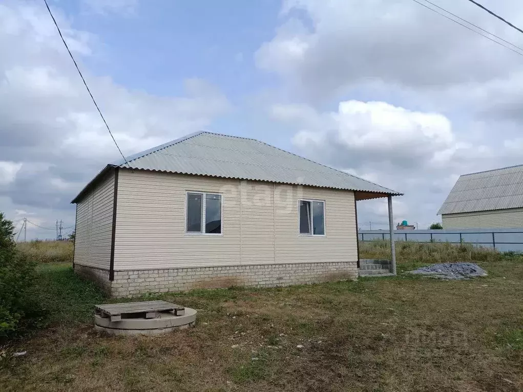 Дом в Белгородская область, Вейделевка рп ул. Маршала Жукова, 32 (79 ... - Фото 0