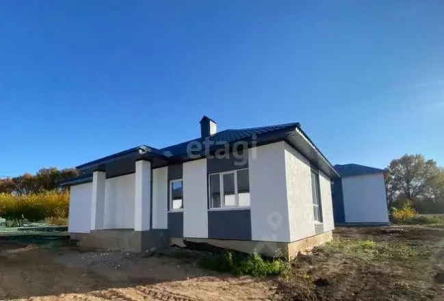 Дом в Башкортостан, Иглинский район, Акбердинский сельсовет, с. ... - Фото 1