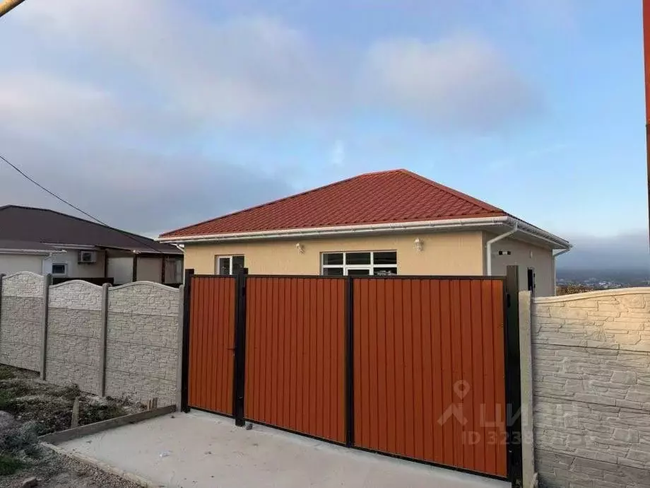 Дом в Крым, Симферопольский район, Добровское с/пос, с. Пионерское ул. ... - Фото 1